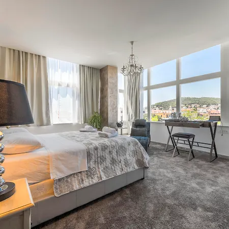 Hotel Prima Luce Downtown 4*