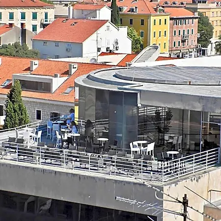 Prima Luce Downtown Σπλιτ