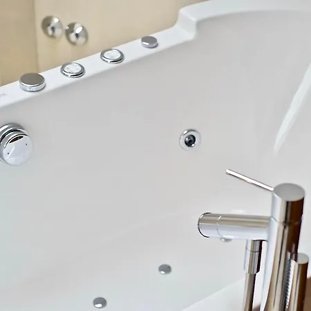 بريما لوسي فندق 4*