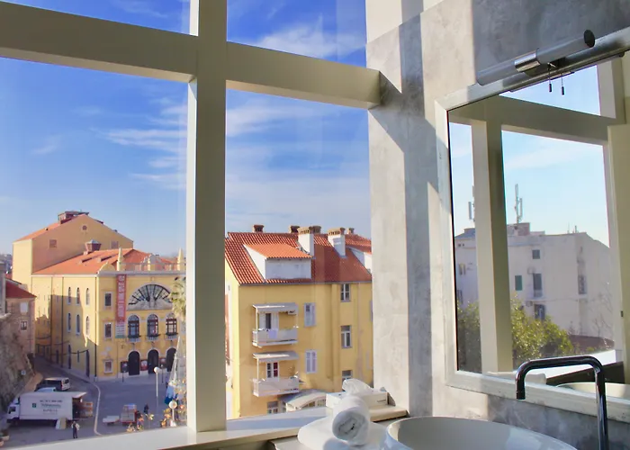 Prima Luce Downtown Σπλιτ